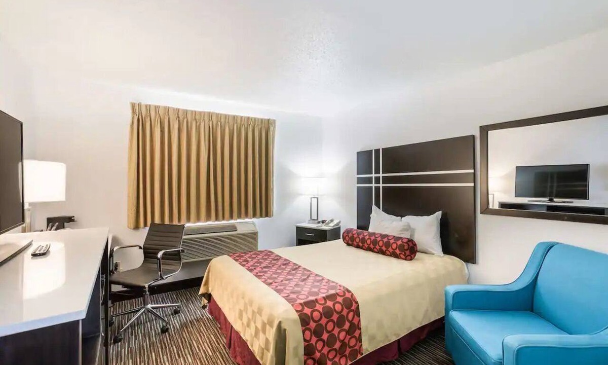 Charlotte Hotel | Value-Packed Stay Featuring Free Parking and Free Breakfast
