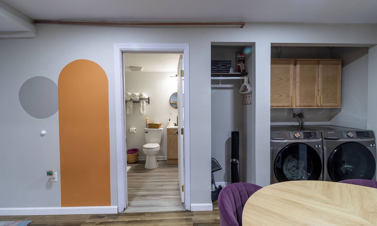 Washington House | VIBES! Breakfast - Free Parking/Piano/King Bed