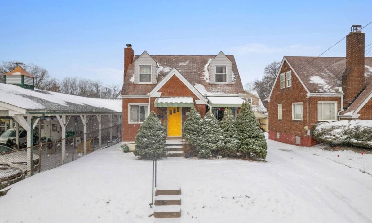 Pittsburgh House | Vibrant Walkable Aspinwall Home