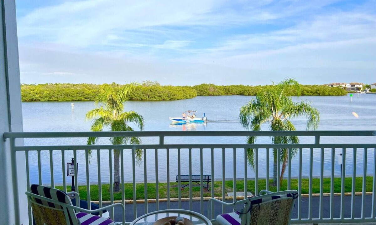 Ruskin Apartment | Vitamin Sea- 407- Waterfront Balcony-2 min to beach-resort amenities!