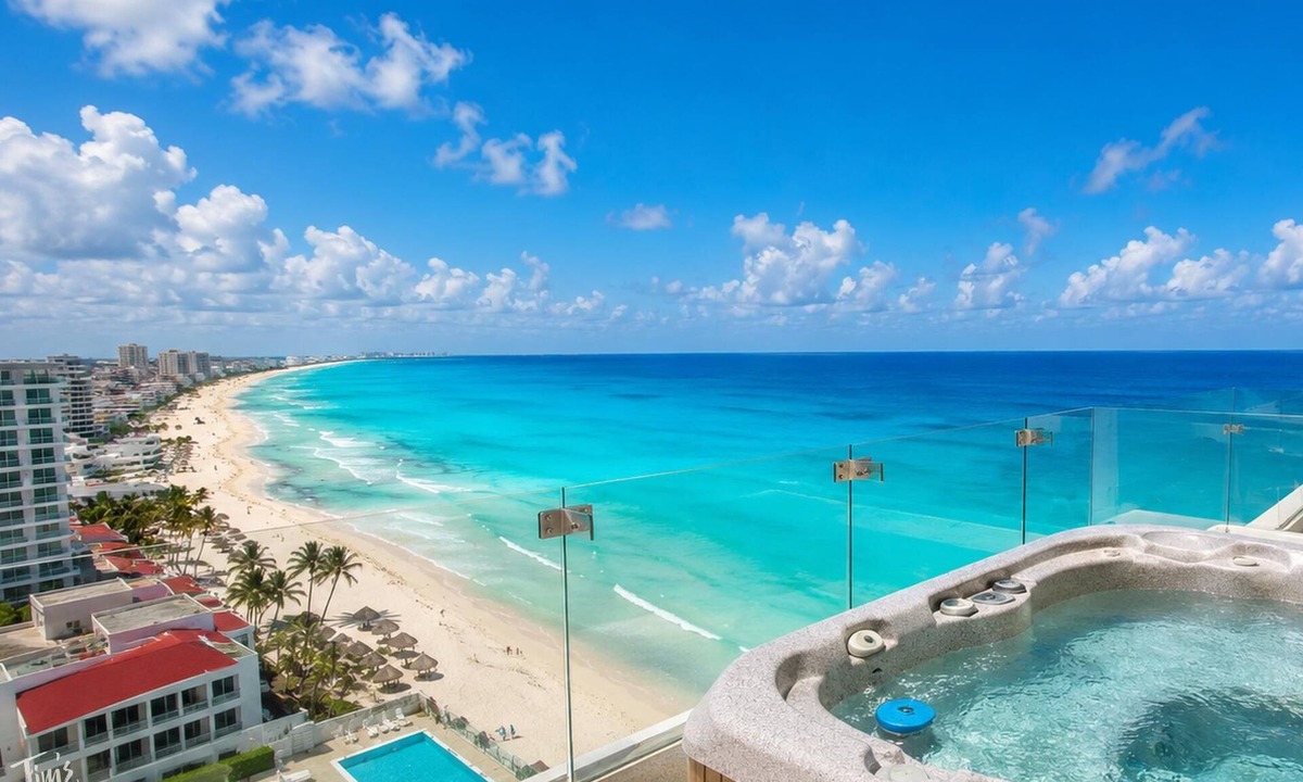 Zona Hotelera Hotel | VRBO Premier Host – Beachfront – 16BR/13Bth – Penthouse Combo #31234