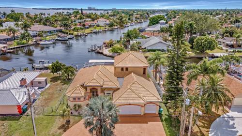 Yacht Club House | WALK TO BEACH! Luxury Waterfront Home Pool, Spa & Dock- Direct Gulf Access, Kayaks