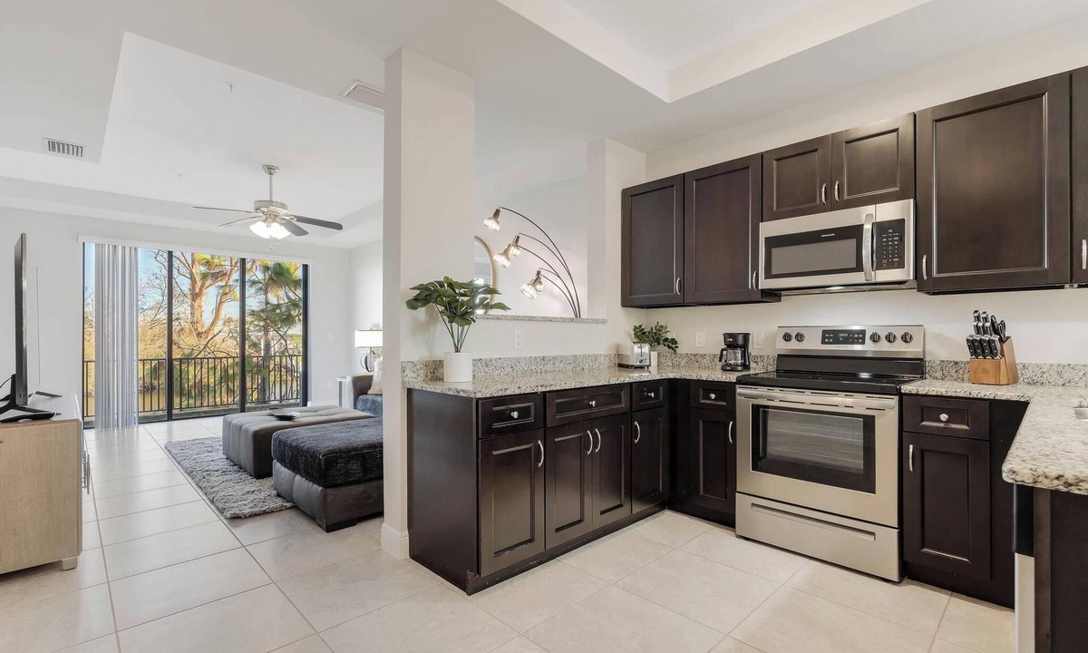 Eight Lakes House | Waterfront 3-bedroom townhome centrally located