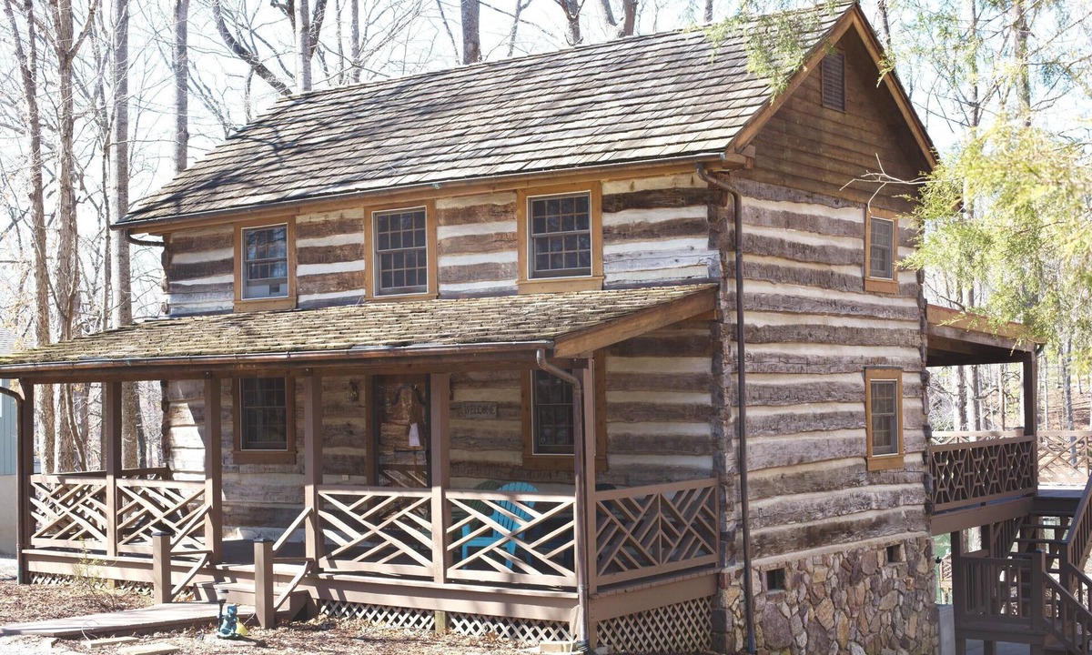 High Point Cabin | Waterfront Cabin close to Bridgewater in the best cove with deep water at dock!