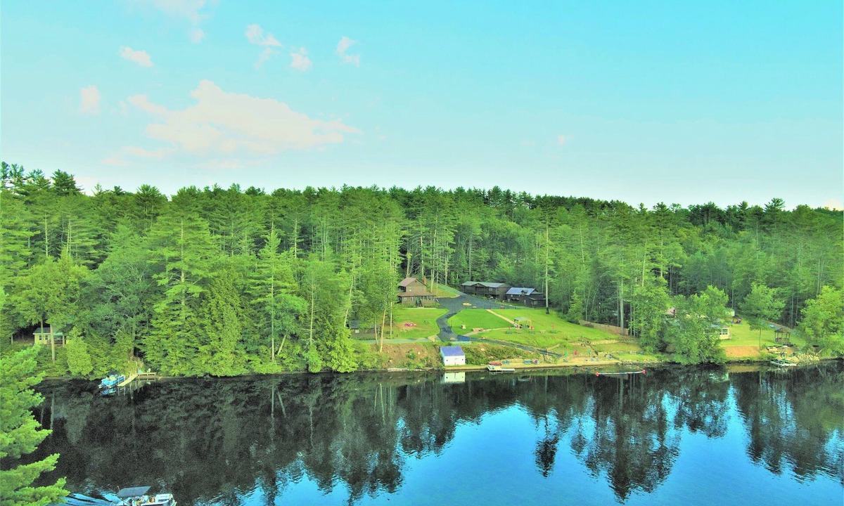 Lake Luzerne House | Waterfront cottages near lake george and saratoga springs