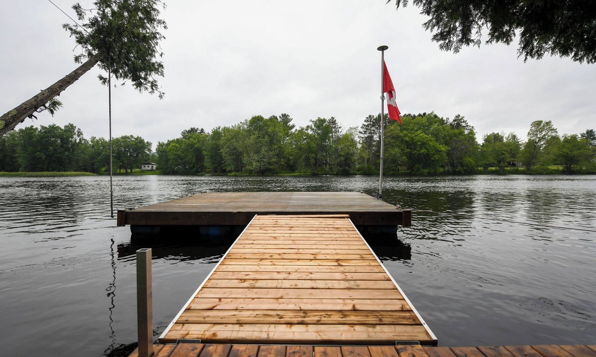 Brudenell House | Waterfront Escape - Hot Tub, Large Dock, Beach Volley Ball, Fire Pit, King Beds