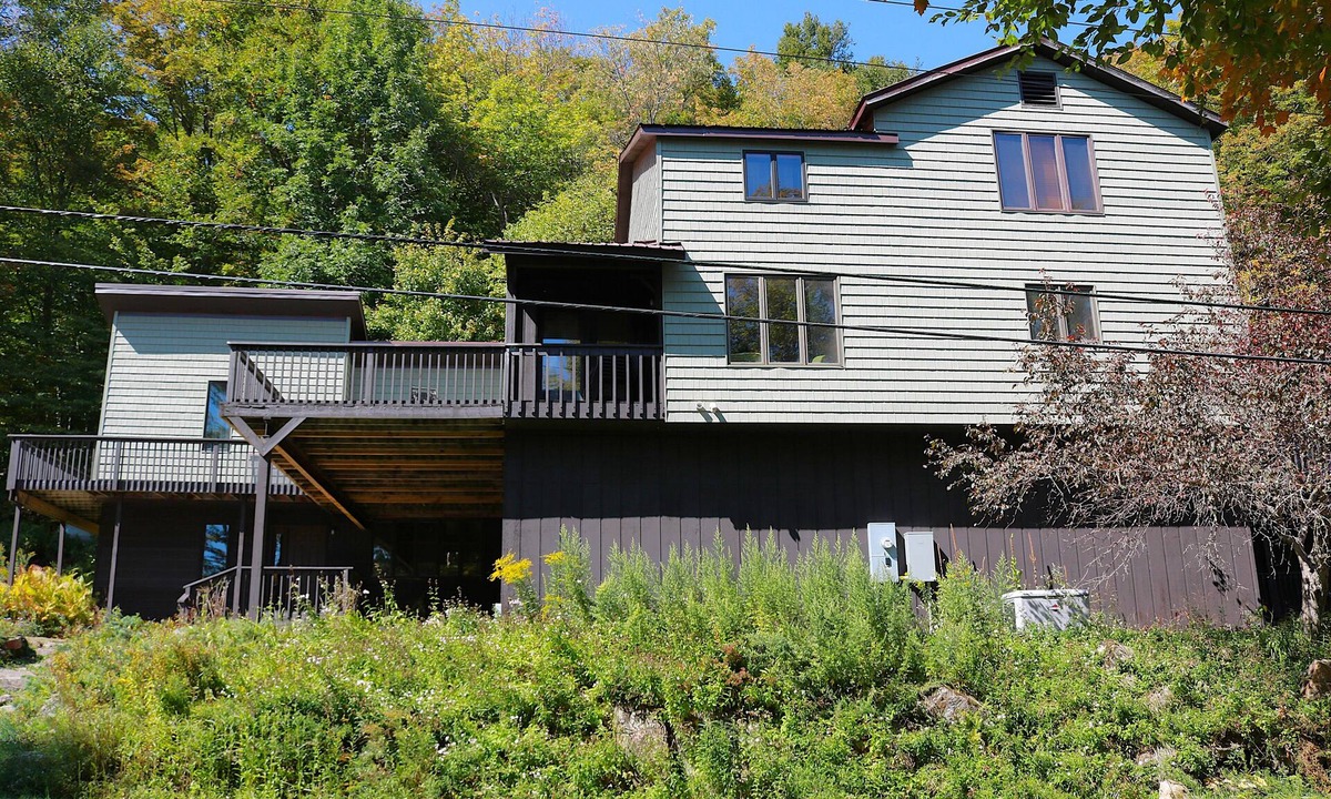 Town of Webb House | Waterfront Home