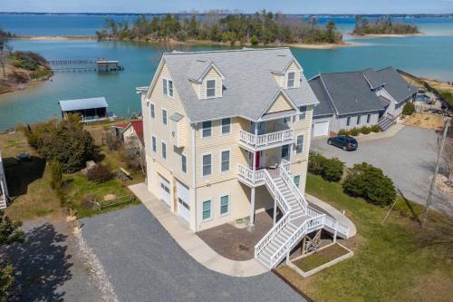 Topping House | Waterfront Home with pool dock gameroom and kayaks