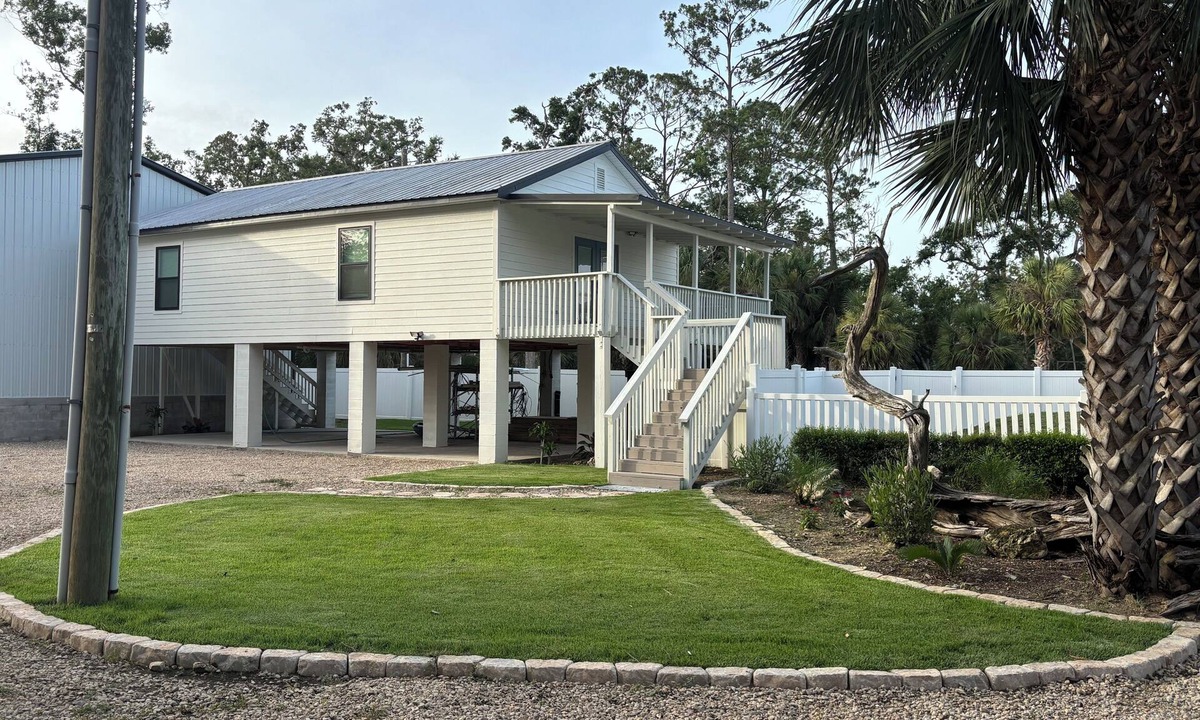 Steinhatchee House | Waterfront House with floating Boathouse, can sleep 7