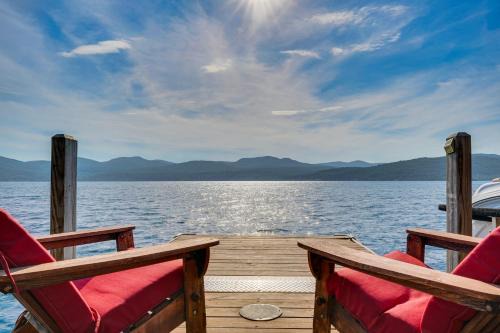 Putnam Station House | Waterfront Lake George Lodge w/Boat Dock & Deck!