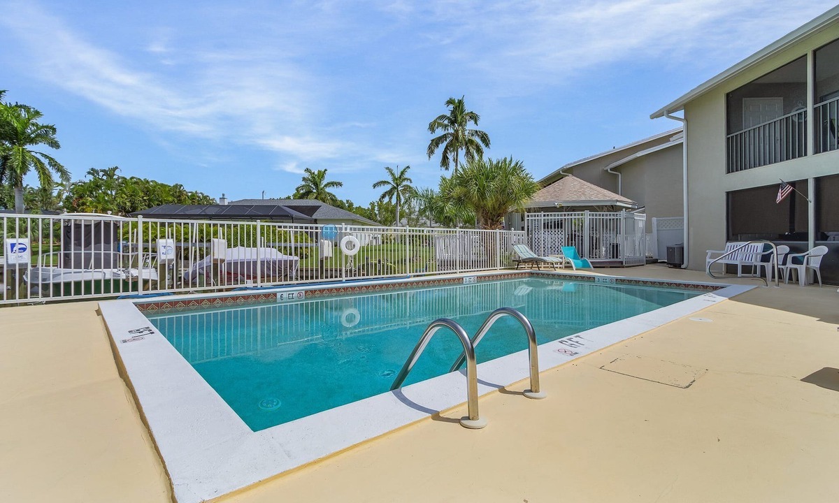 Pelican Condo | Waterfront Living, Stunning Sunsets, Community Pool - Condo Amber Sunset - Roelens