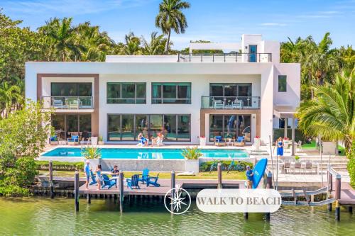 Harbor Beach Villa | Waterfront Masterpiece Villa Grand Heated Pool Seabreeze Key