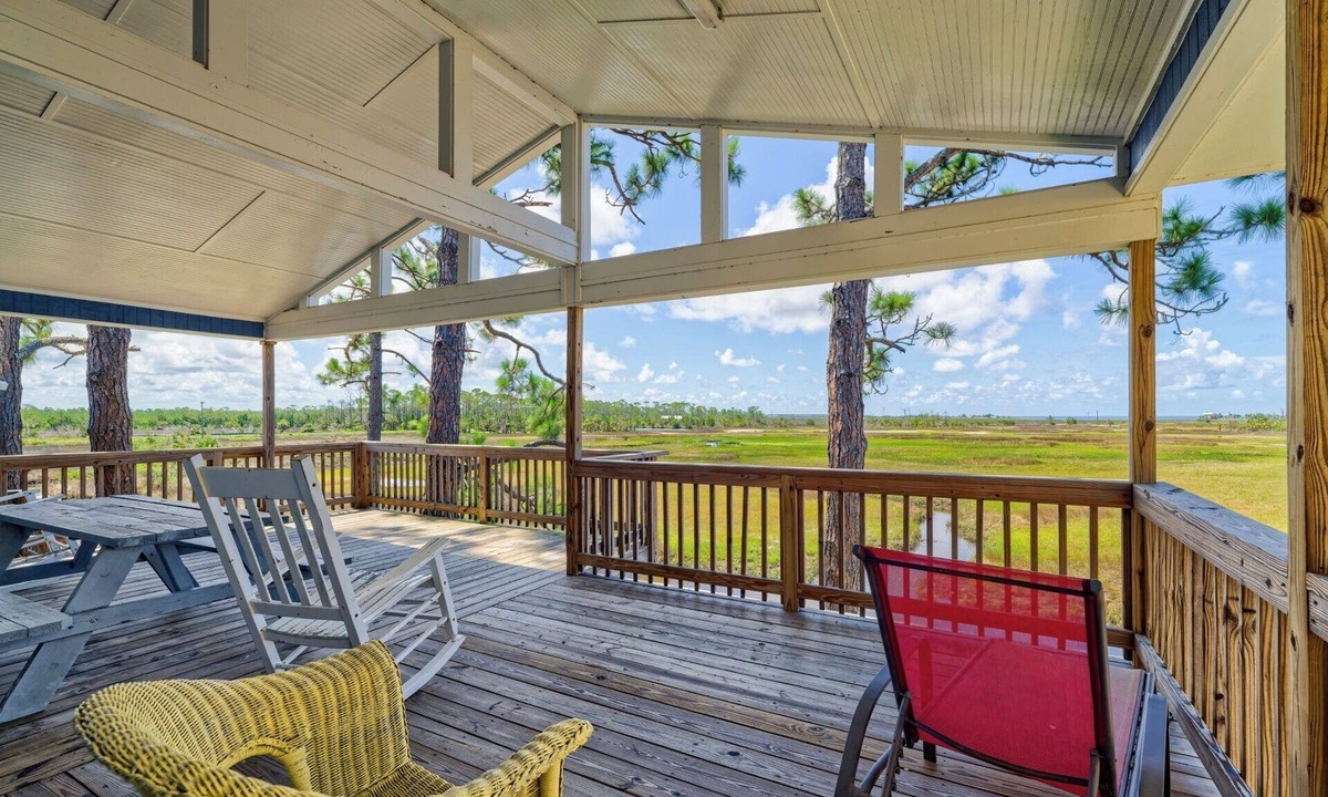 Salem House | Waterfront Scallop & Fish Spot! Private Dock 2 boats + Ice Machine—Pet Friendly
