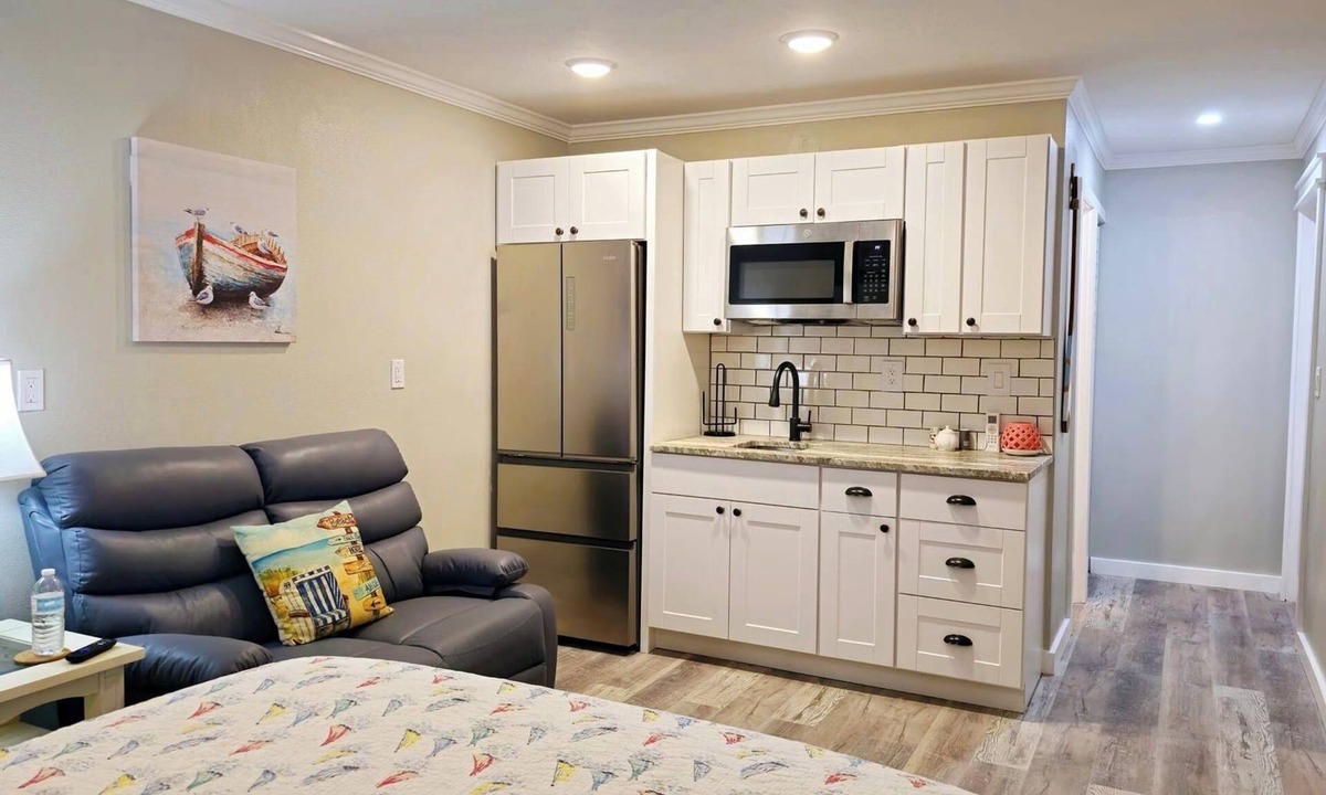 Southside Rural Community Apartment | Waterfront Studio w/Bay Access, Kayaks. Bring Your Boat – Adventure Awaits!
