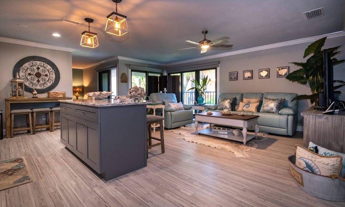 Holmes Beach Condo | Waters Edge 102N · 1-Mo Winter Min · Gulf Pool