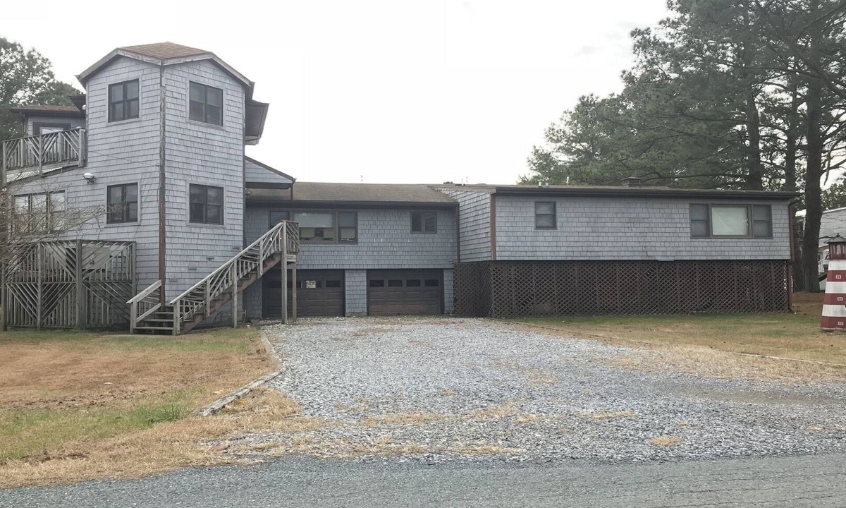 Deep Hole House | Waters Edge - Waterfront Vacation Home on Chincoteague Island Virginia