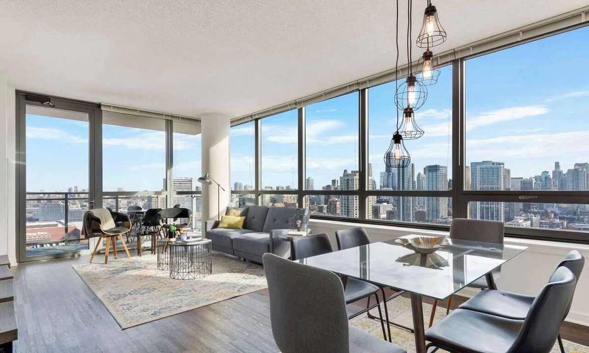 Downtown Chicago Apartment | West Loop 2BR with Skyline Views + Prime Location
