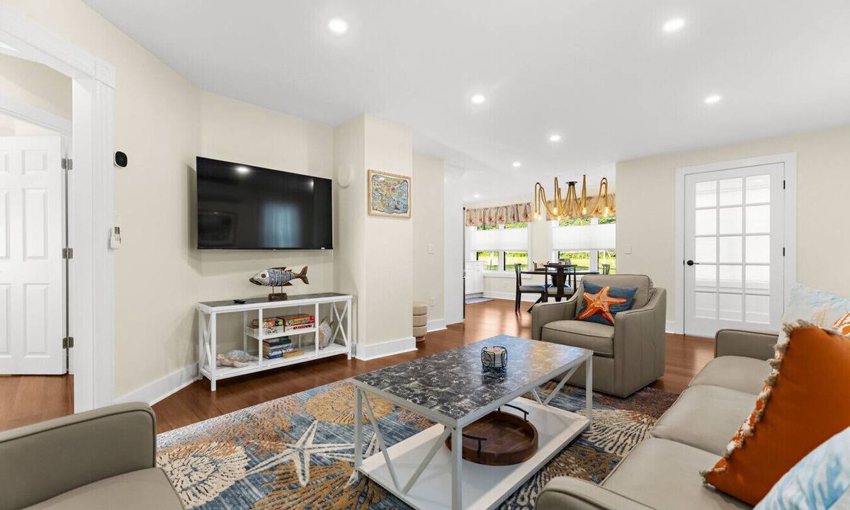 Stonington Apartment | Whaler`s Rest: Family, Pets, Walk to Beach
