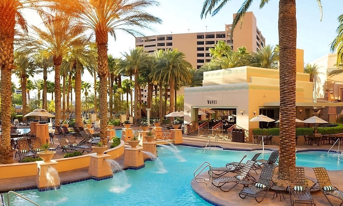 Las Vegas Hotel | Where Fun Trips and Great Memories Begin! 3 Units with Kitchen, Outdoor Pool!