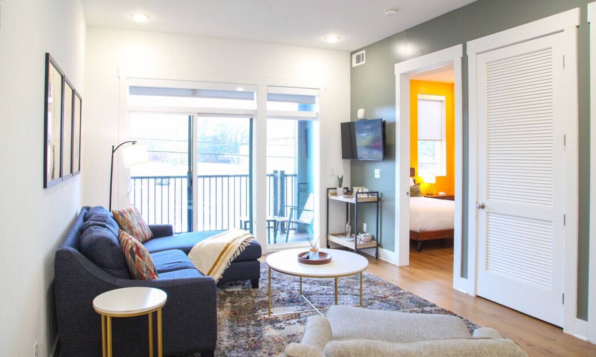 Inglewood Condo | Whiskey Town, Two Condos, Great for Groups - Sleeps 20!