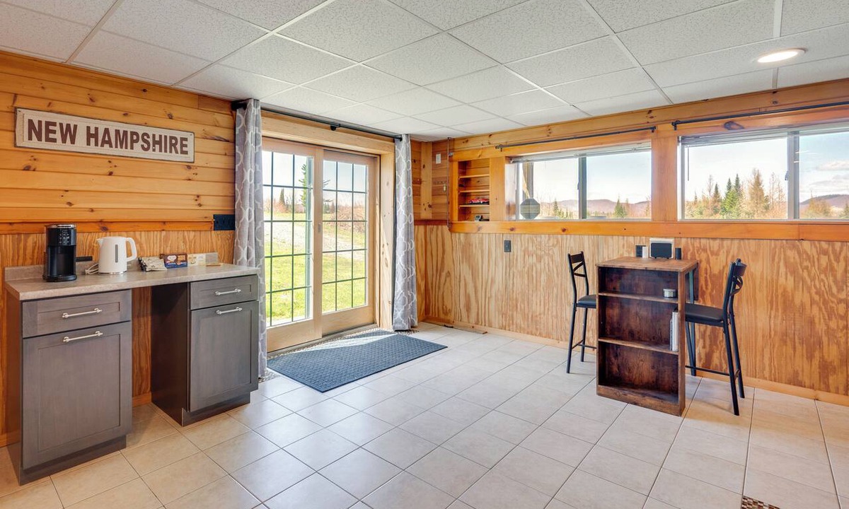 Bethlehem Apartment | White Mountains Escape! Shared Patio + Yard