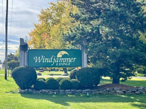 Town of Oswegatchie Hotel | Windjammer Lodge