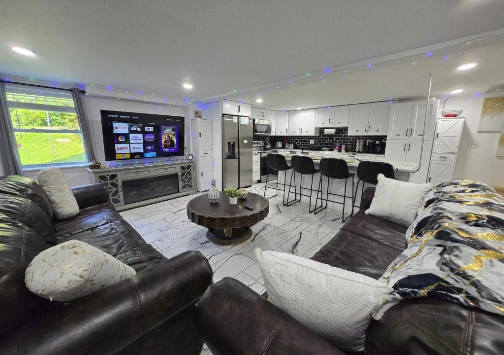 Winston - Salem Apartment | Winston Ardmore Executive King Bed Suite &hot tub