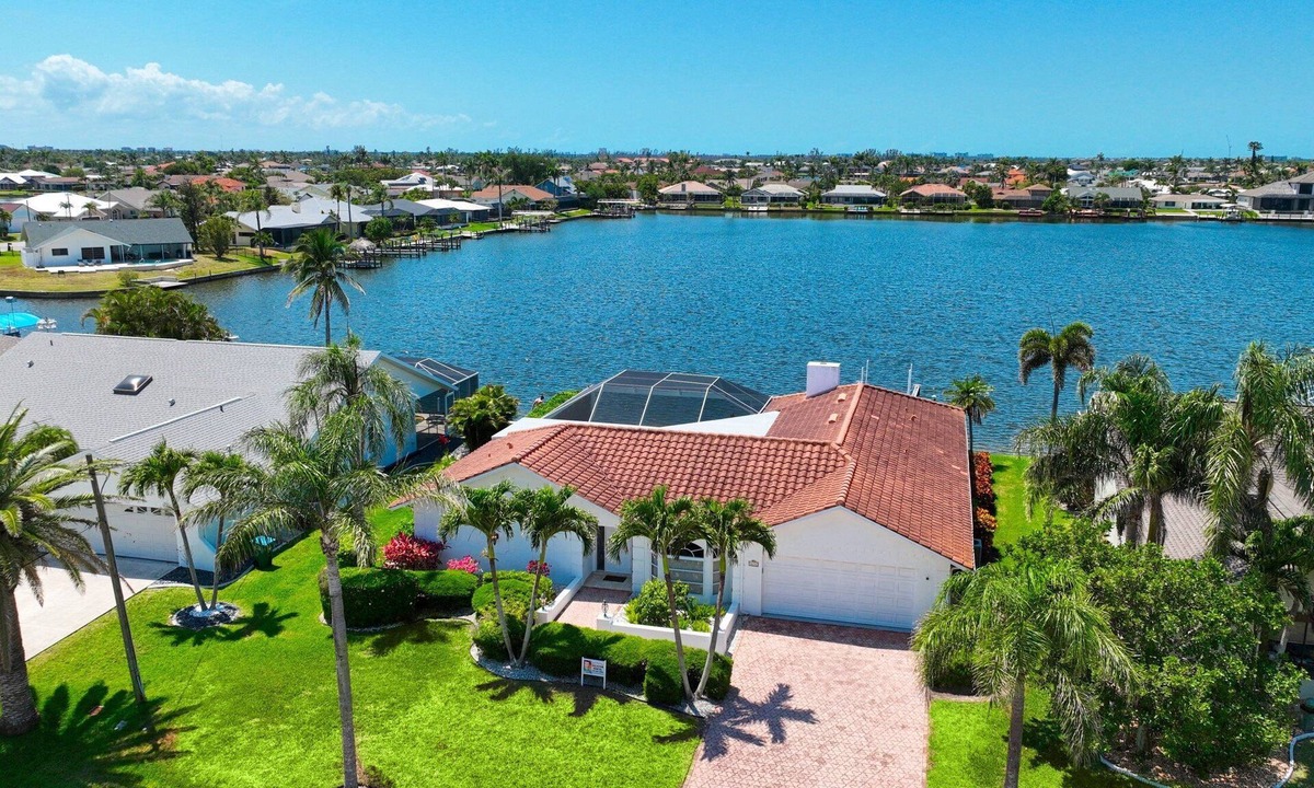 Eight Lakes House | Wischis Florida Home - Dolphin Bay