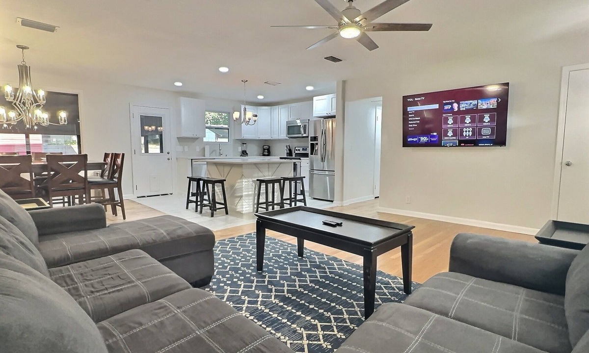 Jacksonville House | Wonder Way: Sleeps 8! 4Bd/2Bth/Gym~Near NAS Jax~