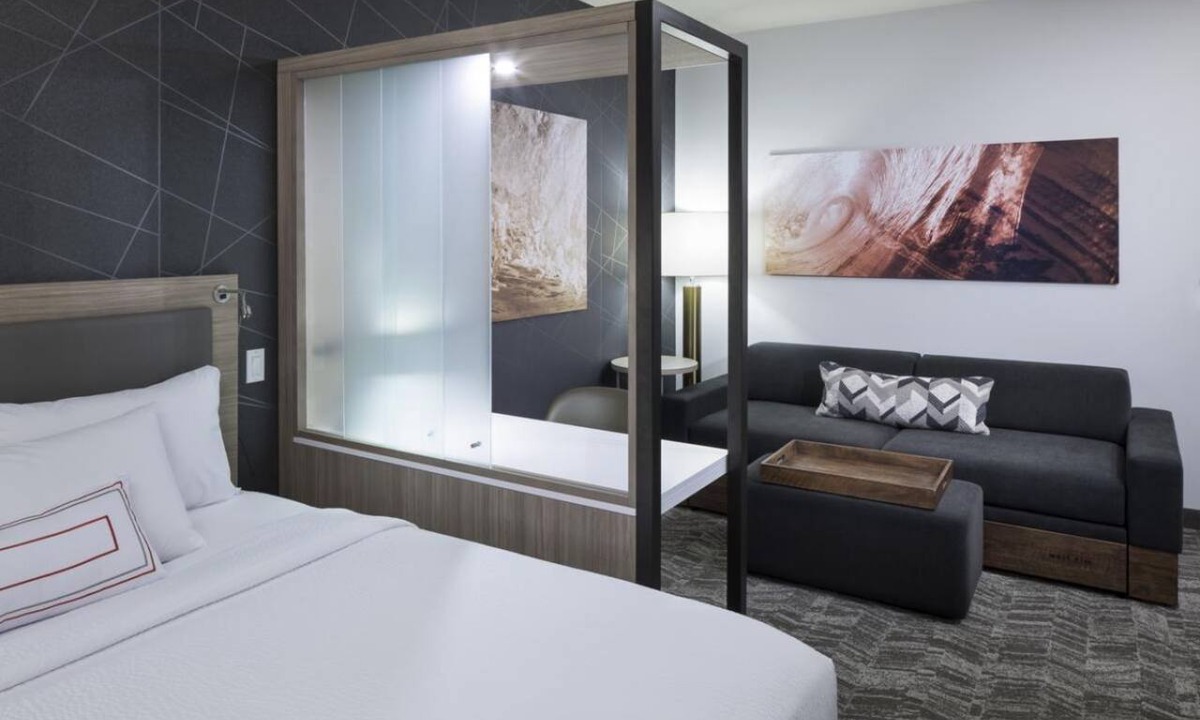Clearwater Beach Hotel | Wonderful Vacation Stay! 4 Modern Suites, Complimentary Buffet Breakfast, Pool