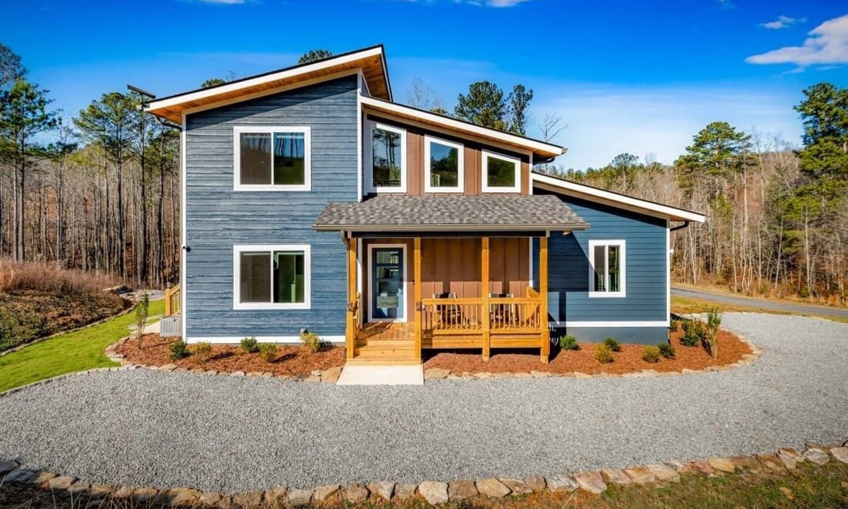 Talking Rock House | Woodland Château | Hot Tub + King/Queen beds + Game Loft
