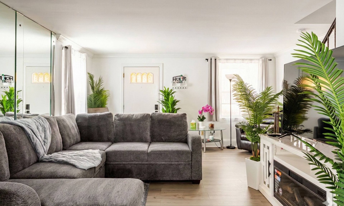 Sharon Hill House | World Cup Home Base Sleeps 8 with Free Parking near PHL