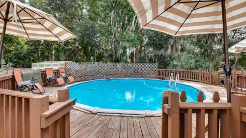 Savannah House | Year-Round Pool & BBQ, 10 Miles to Tybee Island