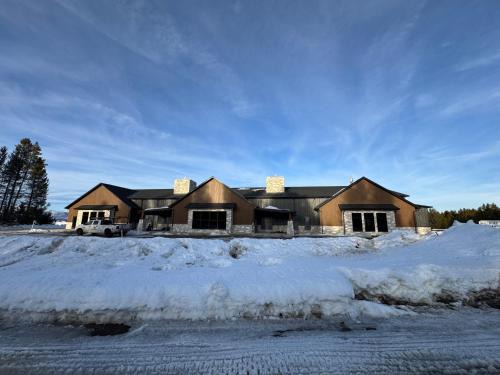 Island Park Hotel | Yellowstone Springs Resort