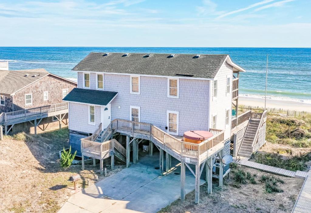 Carolina Dunes House | York - Duck, Carolina Dunes, Oceanfront, Ocean View, Hot Tub, Large Decks, Pets OK