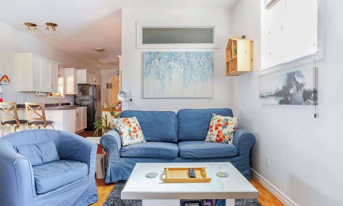 Belleville Apartment | Your Base for PEC + Belleville Fun + ON Park Pass