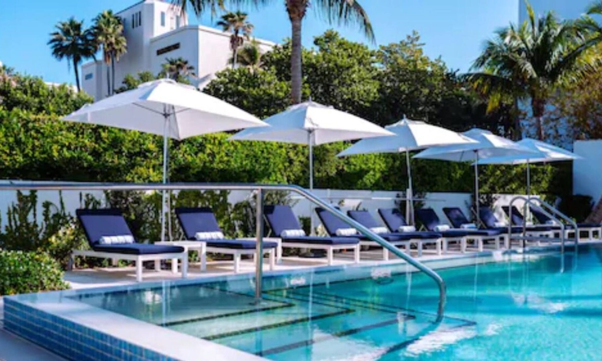 Palm Beach House | Your Home Away From Home! 3 Modern Rooms | Private Beach Access + Free Parking
