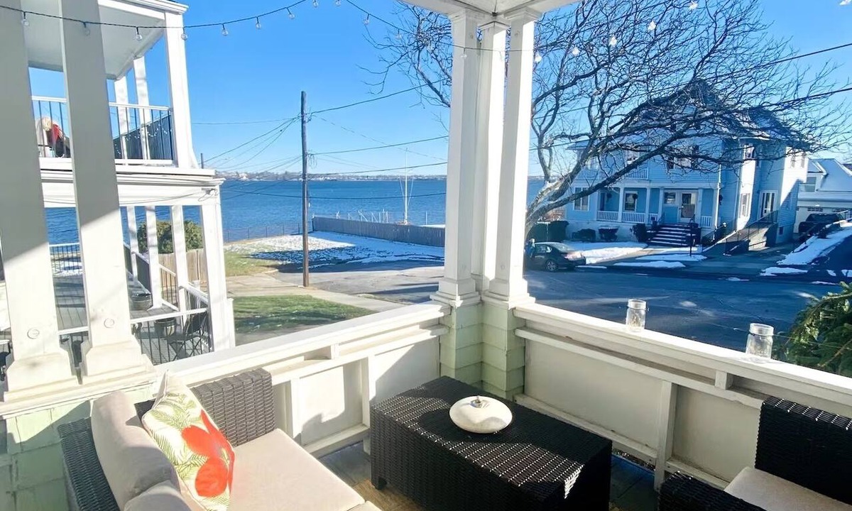 Edgewood Apartment | Zen & Cozy Waterfront Cottage