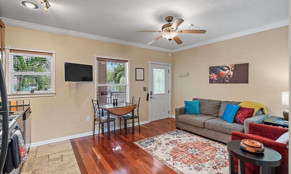 St. Petersburg Condo | Zen Oasis-Chic 1/1 Studio Steps to DTSP-With W/D!