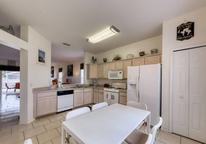 10 Miles to Disney, Private Pool, Quiet Neighborhood - Snowbirds Welcome