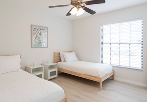 12 mins to Disney 3 Bedroom Family House With Pool