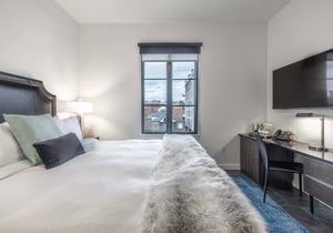 121 Hotel by AvantStay | Chic & Modern Deluxe Suite In Ideal Nashville Location!