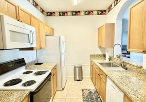 Amazing 2 bedroom condo close to Disney with access to resort facilities