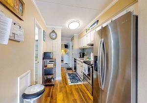 Amazing Suite in Oceanside Building w/Shared Pool, Private Washer/Dryer, WiFi