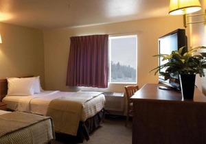 Budget-Friendly Vacation! Swimming Pool and Hot Tub, Gym, Free Parking!
