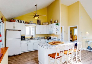 Coastal-themed home w/private pool, screened porch, deck, & washer/dryer