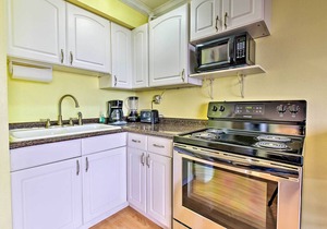 Corpus Christi Beachfront Condo w/Pool Access!