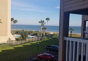 Cozy Beach Front Condo