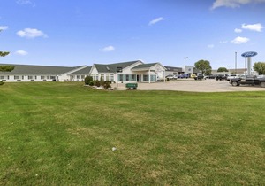 Cozy Double Full Basic Room with Free Parking! in Red Bud