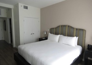 DISNEY ESCAPE, COMFY UNIT FOR 2! POOL!